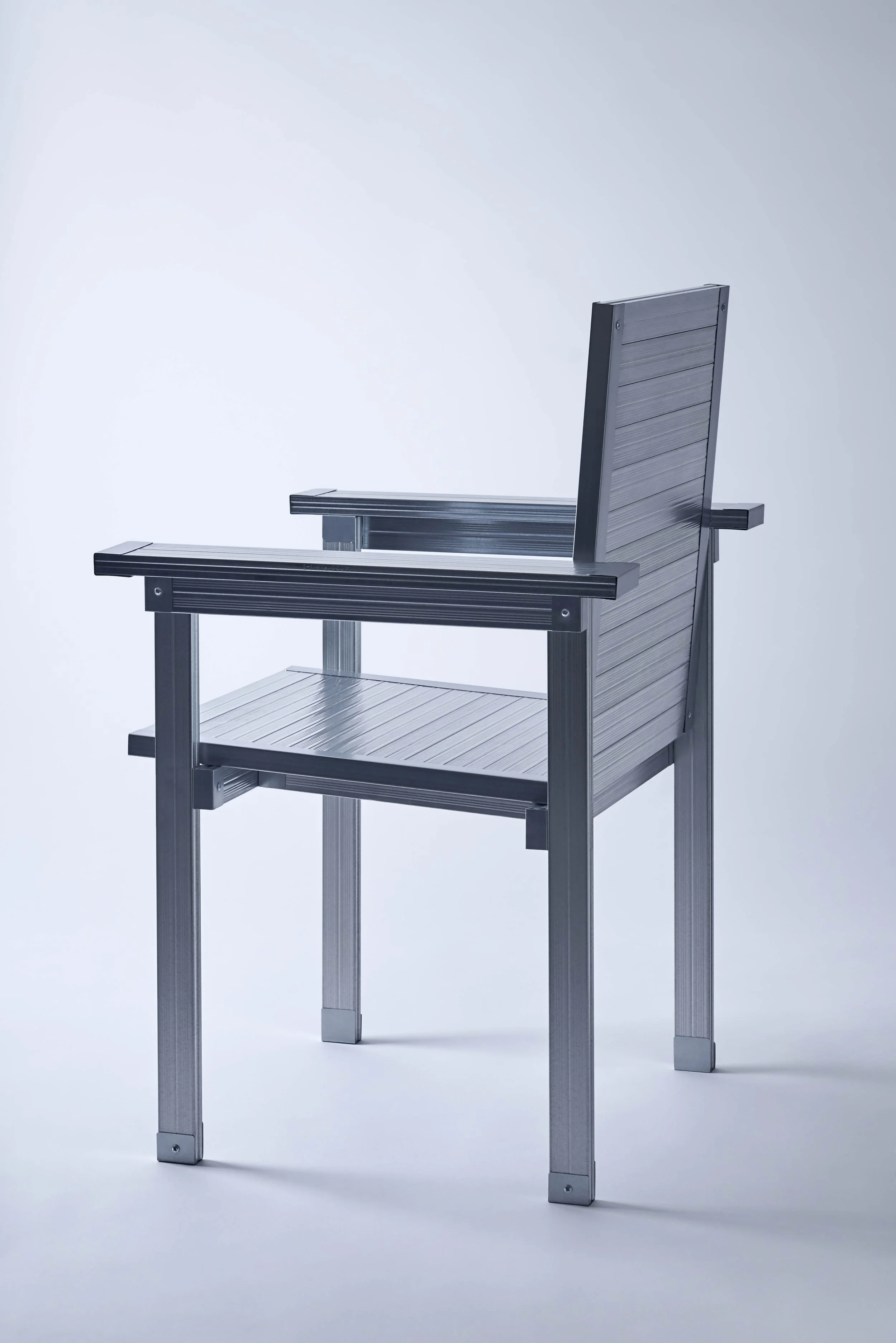 山本大介デザイン事務所の山本大介によるLGSを用いた椅子「ARM Chair
